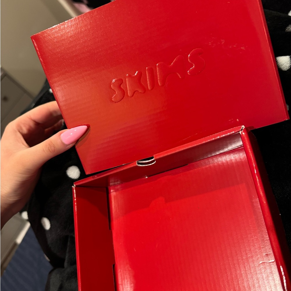 EMPTY SKIMS Red Box